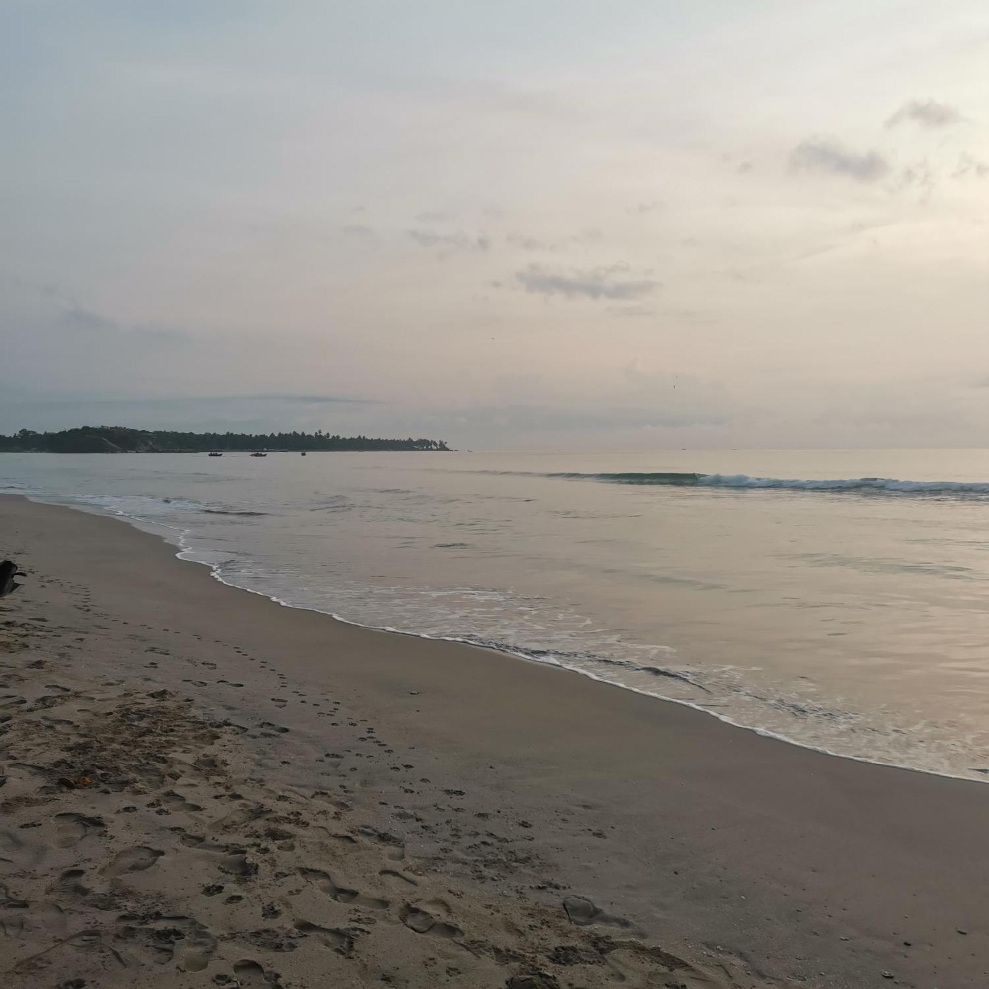 Surf Reef Beach 亭可马里 外观 照片