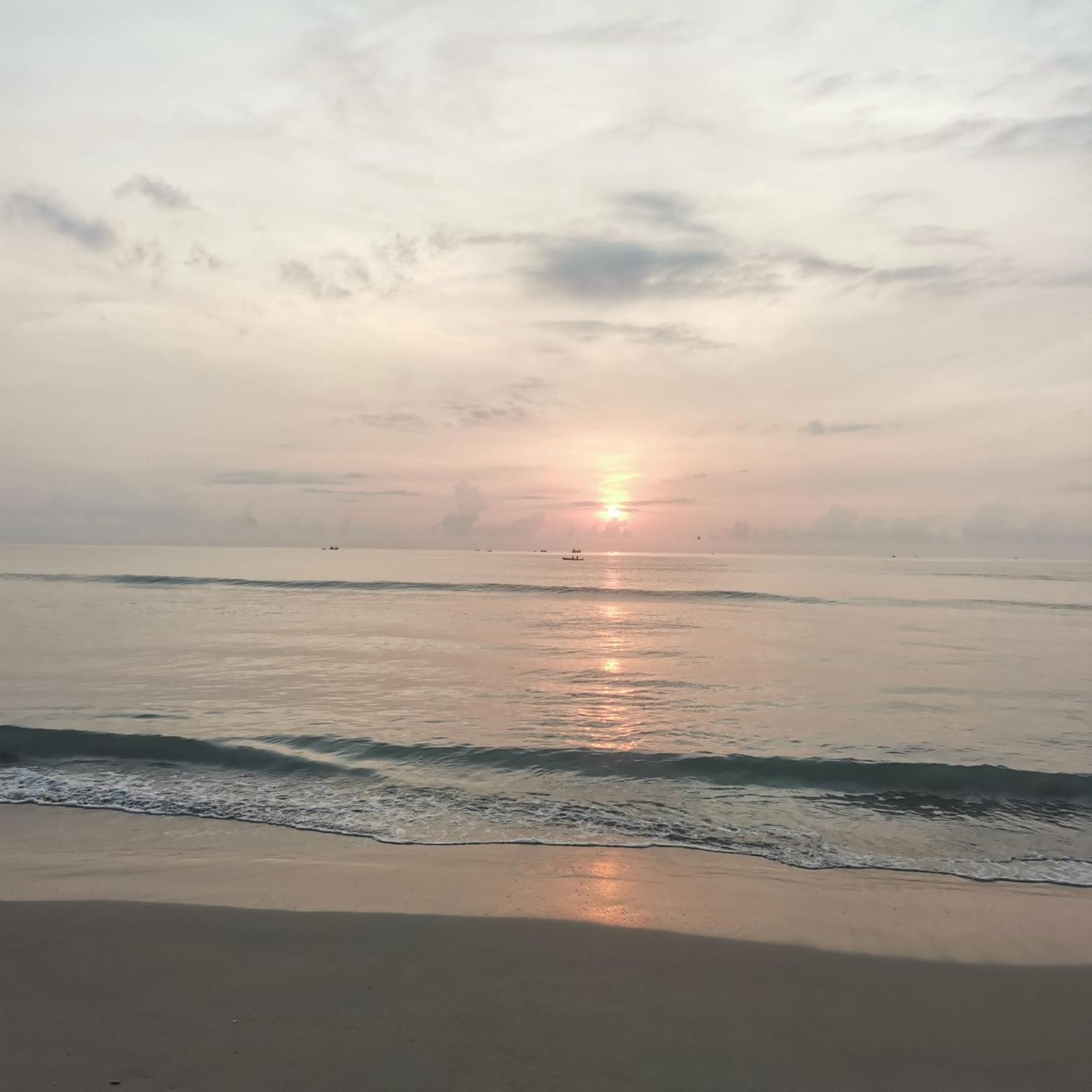 Surf Reef Beach 亭可马里 外观 照片